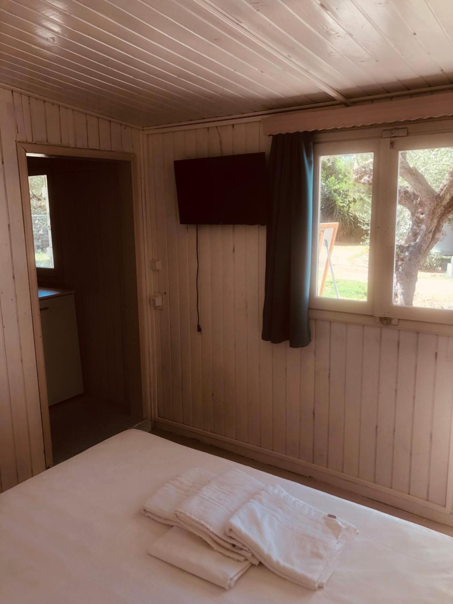 Barreira Beachfront Rooms 6 Каламата Екстериор снимка