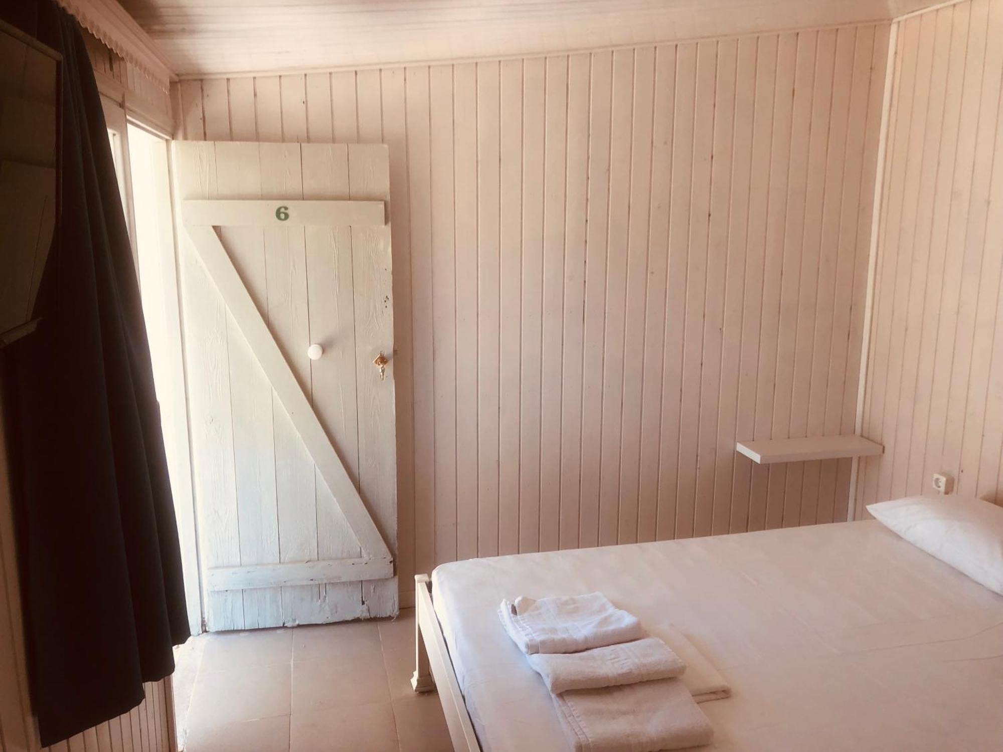 Barreira Beachfront Rooms 6 Каламата Екстериор снимка